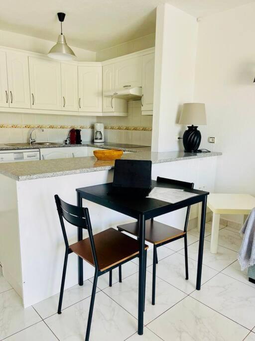 לוס כריסטיאנוס Comfy Home With Large Terrace Five Minutes From Ocean מראה חיצוני תמונה