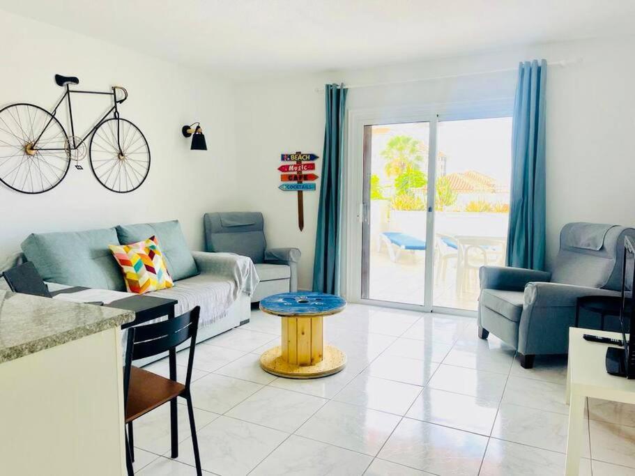 לוס כריסטיאנוס Comfy Home With Large Terrace Five Minutes From Ocean מראה חיצוני תמונה