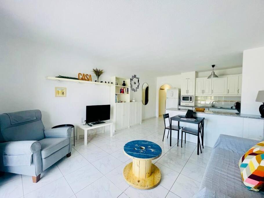 לוס כריסטיאנוס Comfy Home With Large Terrace Five Minutes From Ocean מראה חיצוני תמונה