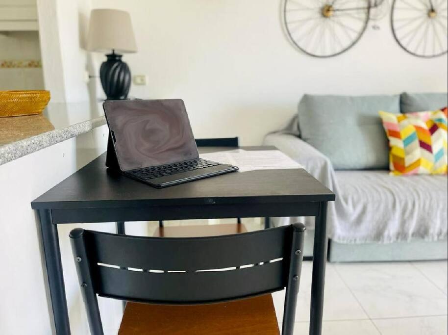 לוס כריסטיאנוס Comfy Home With Large Terrace Five Minutes From Ocean מראה חיצוני תמונה