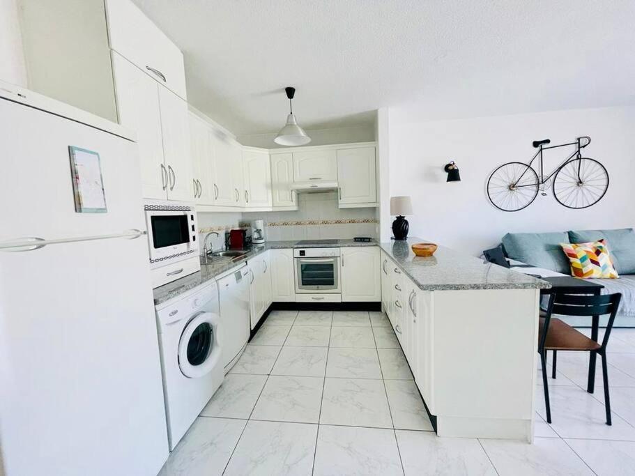 לוס כריסטיאנוס Comfy Home With Large Terrace Five Minutes From Ocean מראה חיצוני תמונה