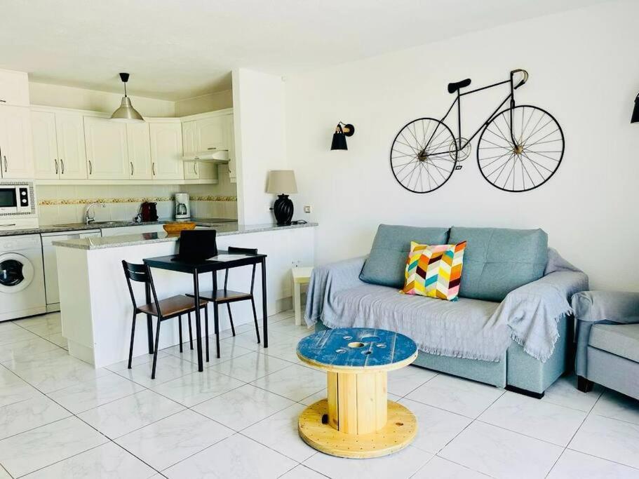 לוס כריסטיאנוס Comfy Home With Large Terrace Five Minutes From Ocean מראה חיצוני תמונה